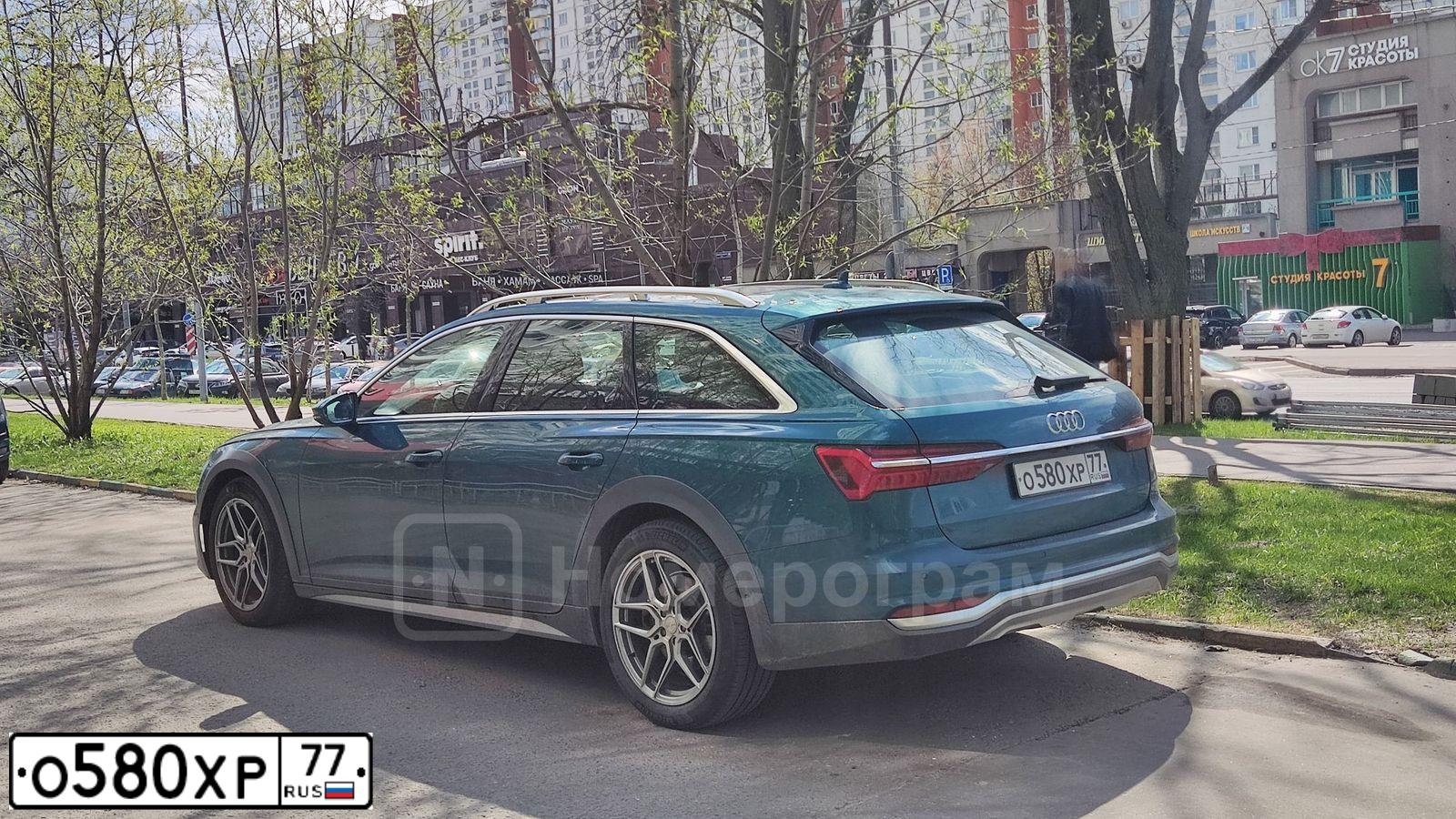Фото автомобиля BMW X1, 2019 — госномер О283ВМ977. Цвет: ЧЕРНЫЙ