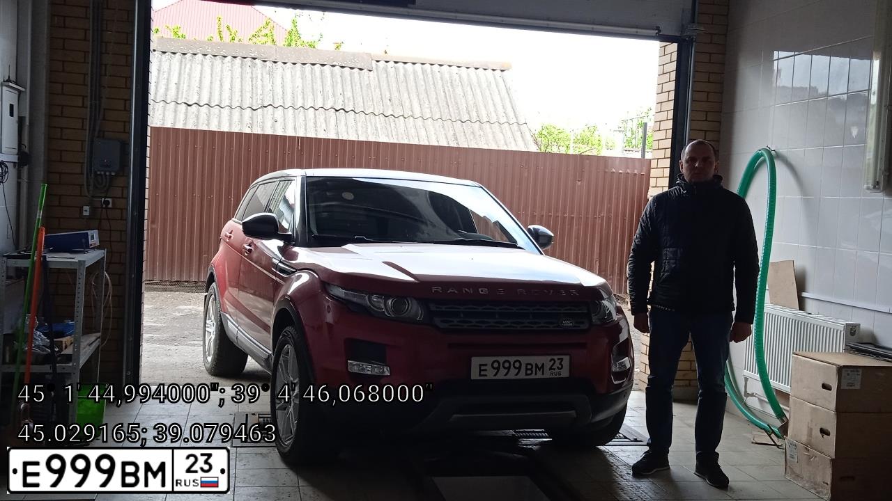 Фото автомобиля FORD FOCUS, 2010 — госномер Е999ВМ23. Цвет: Белый