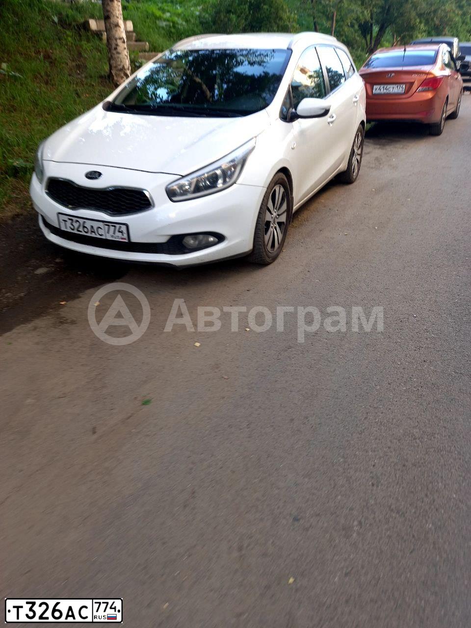 Фото автомобиля KIA CEE'D, 2015 — госномер Т326АС774. Цвет: Белый