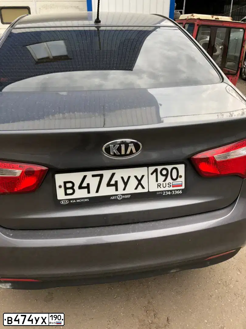Фото автомобиля KIA RIO, 2013 — госномер В474УХ190. Цвет: СЕРЫЙ