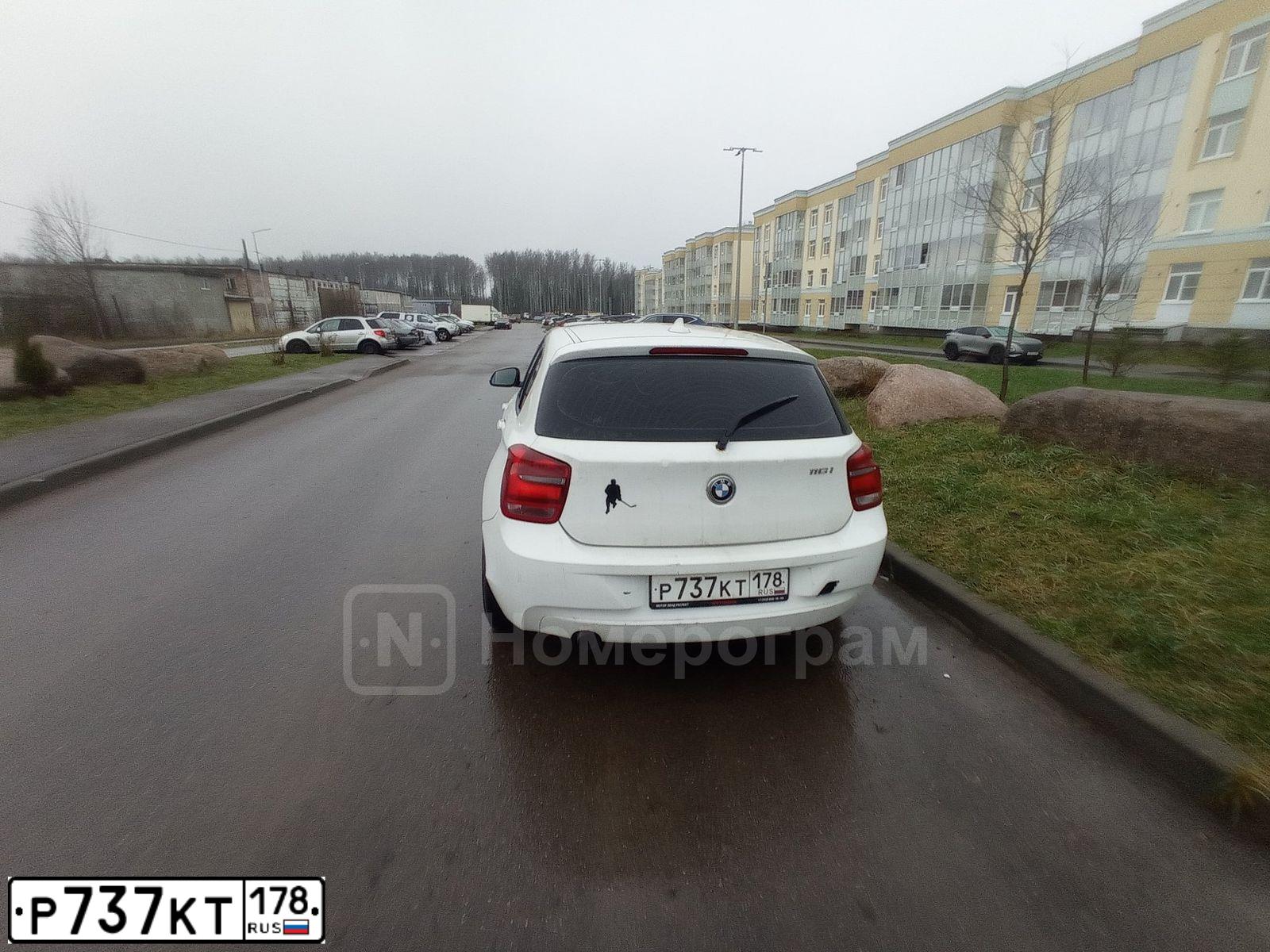 Фото автомобиля BMW SERIE 1, 2012 — госномер Р737КТ178. Цвет: Белый
