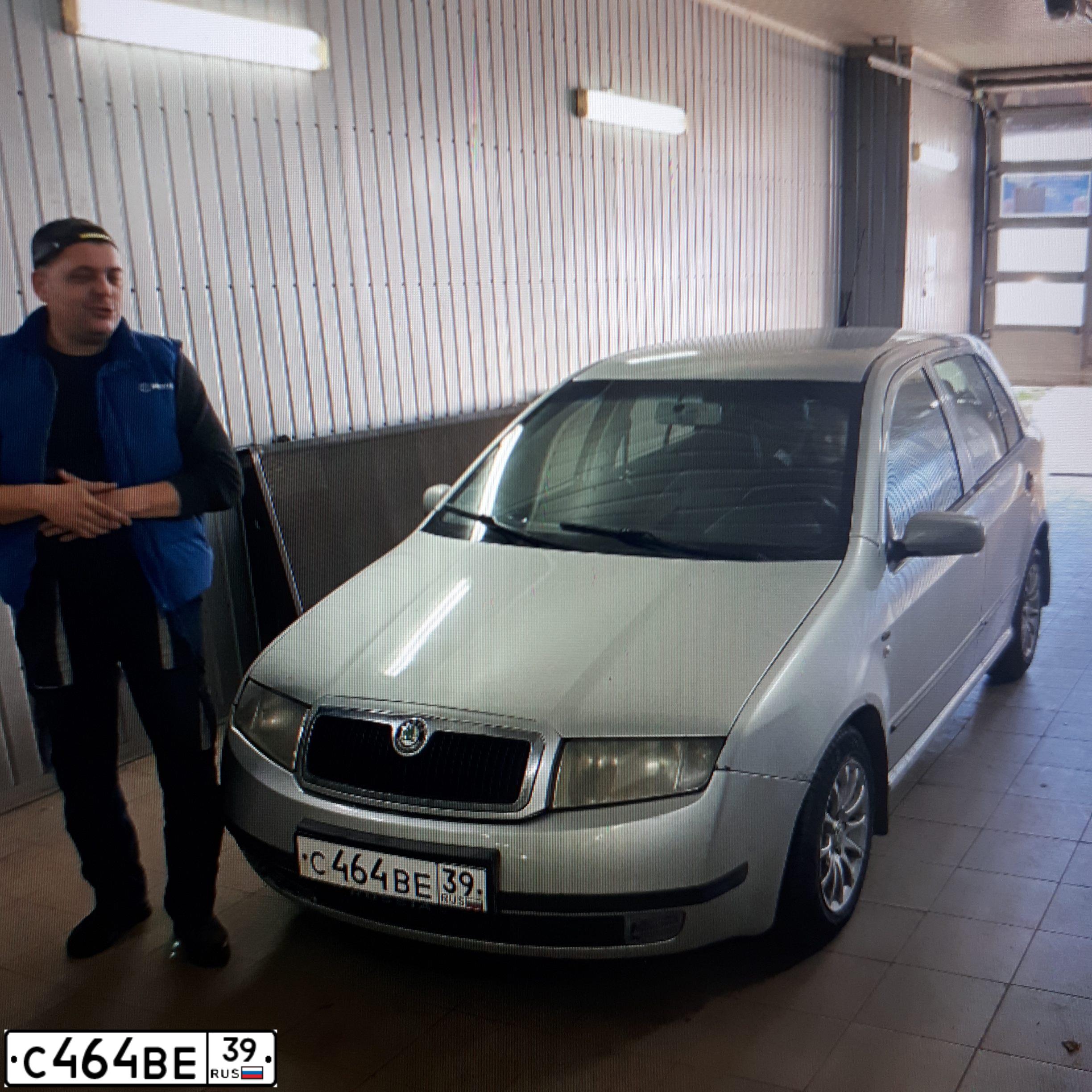 Фото автомобиля SKODA FABIA, 2002 — госномер С464ВЕ39. Цвет: СЕРЕБРИСТЫЙ