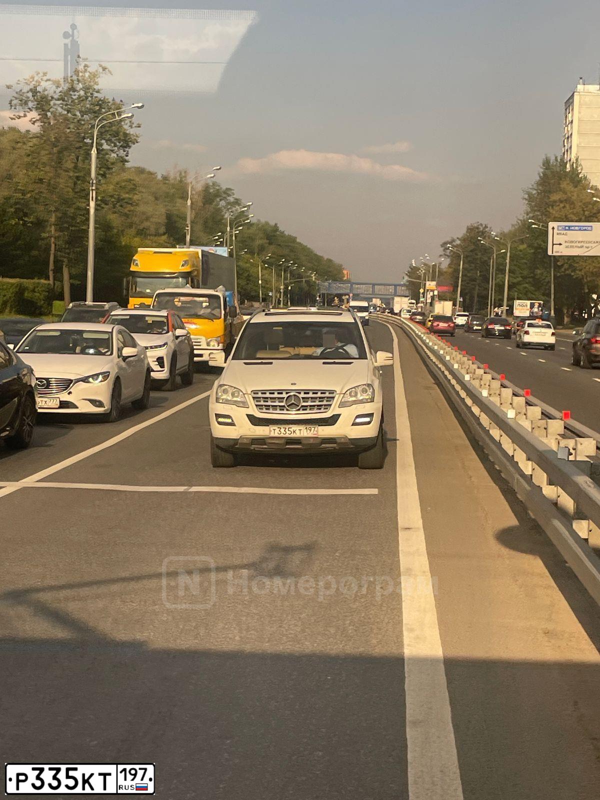 Фото автомобиля AUDI A4, 2006 — госномер Р335КТ197. Цвет: ЧЕРНЫЙ