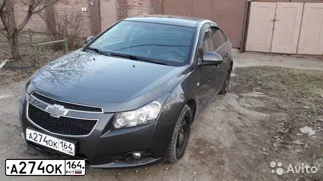 Фото автомобиля CHEVROLET CRUZE, 2011 — госномер О700ММ64. Цвет: СЕРЫЙ МЕТАЛЛИК