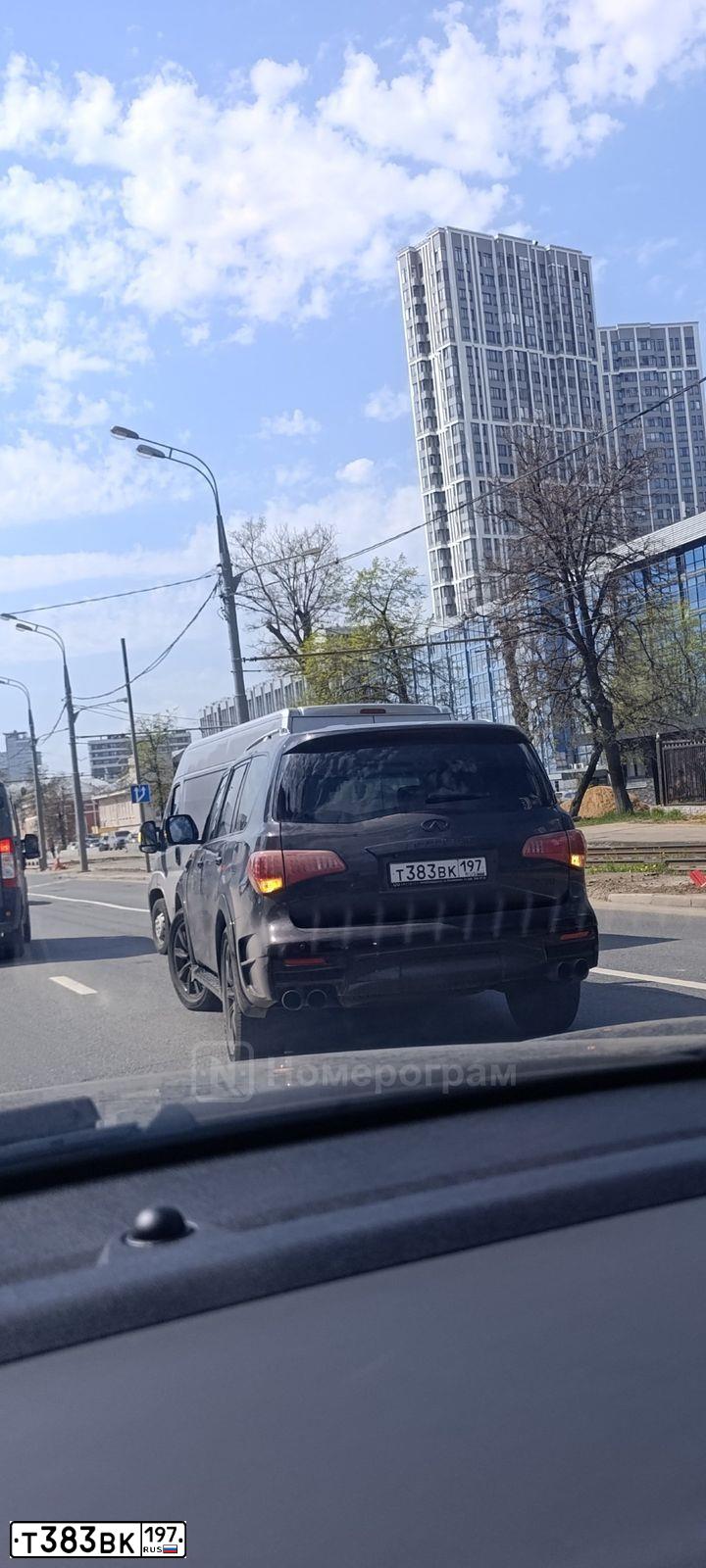 Фото автомобиля INFINITI QX80 /QX56/, 2012 — госномер Т383ВК197. Цвет: КРАСНЫЙ ТЕМНЫЙ