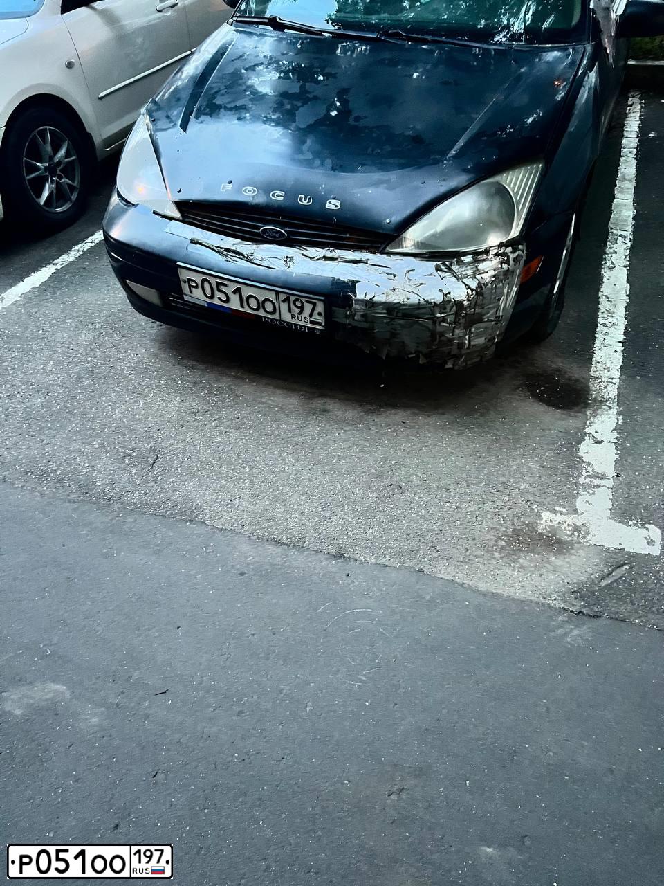 Фото автомобиля FORD FOCUS, 2001 — госномер Х581МО177. Цвет: ЧЕРНЫЙ
