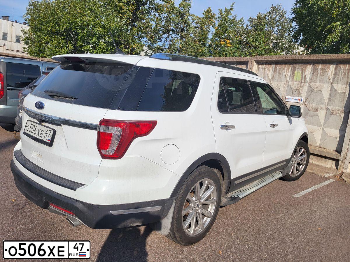 Фото автомобиля FORD EXPLORER, 2018 — госномер О506ХЕ47. Цвет: БЕЛЫЙ