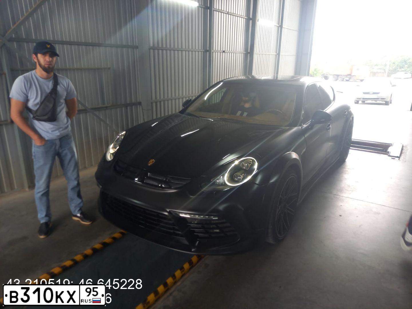 Фото автомобиля PORSCHE PANAMERA, 2011 — госномер Т013СУ05. Цвет: ЧЕРНЫЙ
