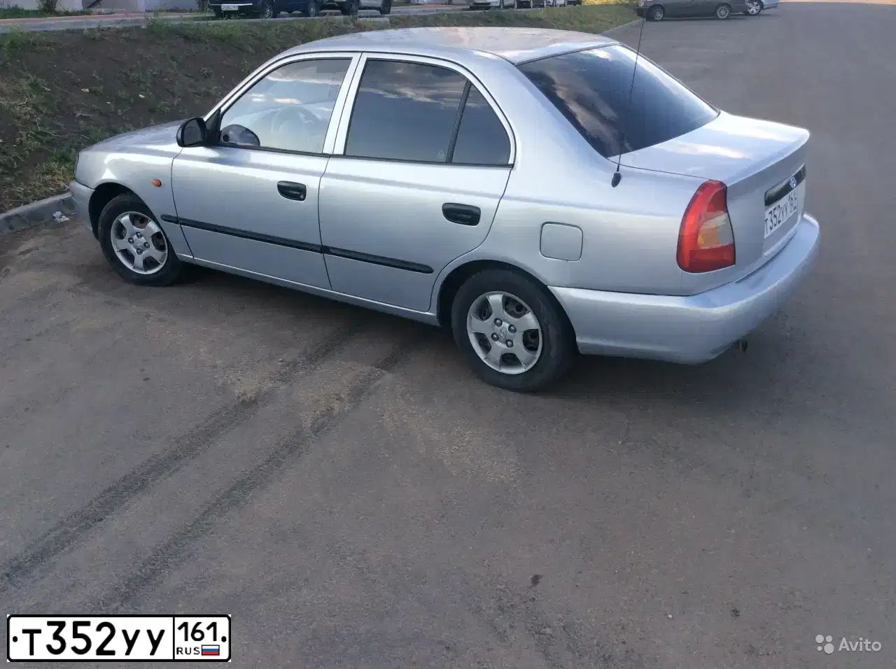 Фото автомобиля TAGAZ ACCENT, 2010 — госномер Т352УУ161. Цвет: СЕРЕБРИСТЫЙ