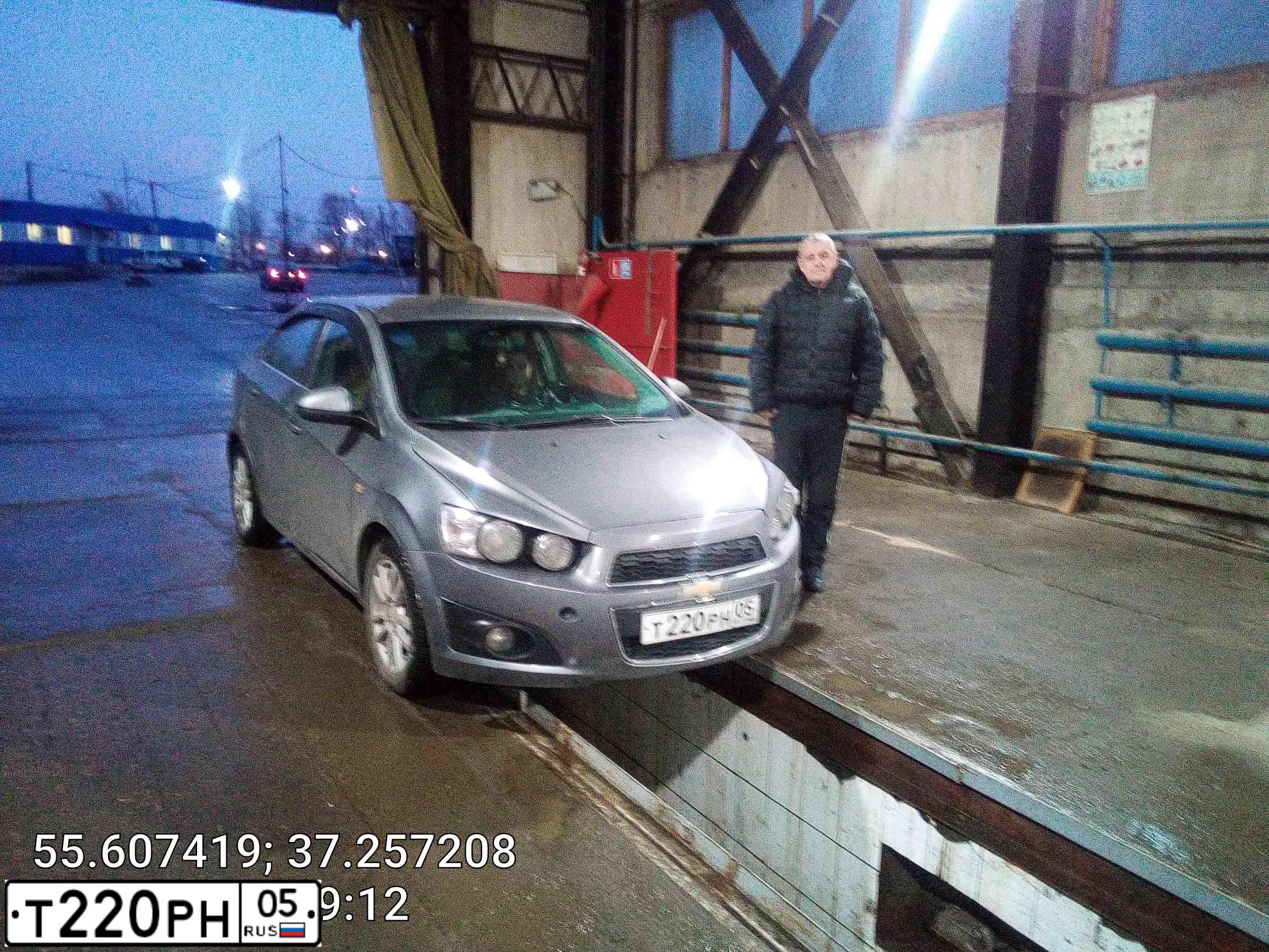 Фото автомобиля CHEVROLET AVEO, 2014 — госномер В867ТА790. Цвет: СЕРЫЙ МЕТАЛЛИК