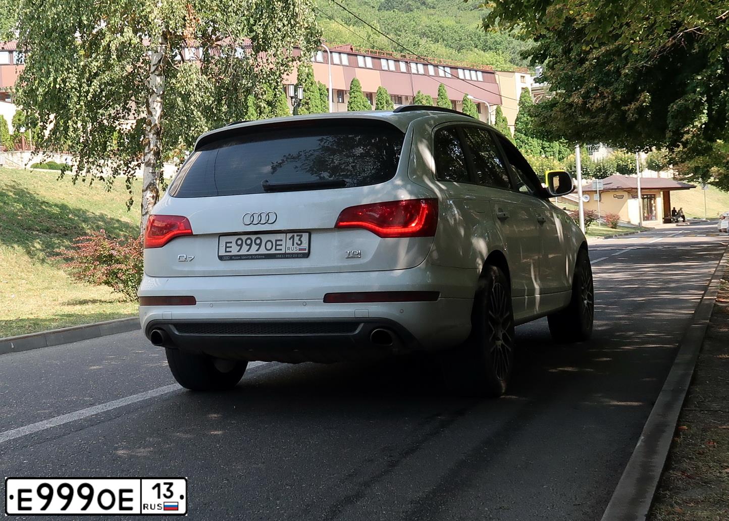 Фото автомобиля AUDI Q7, 2013 — госномер М868РС13. Цвет: Белый