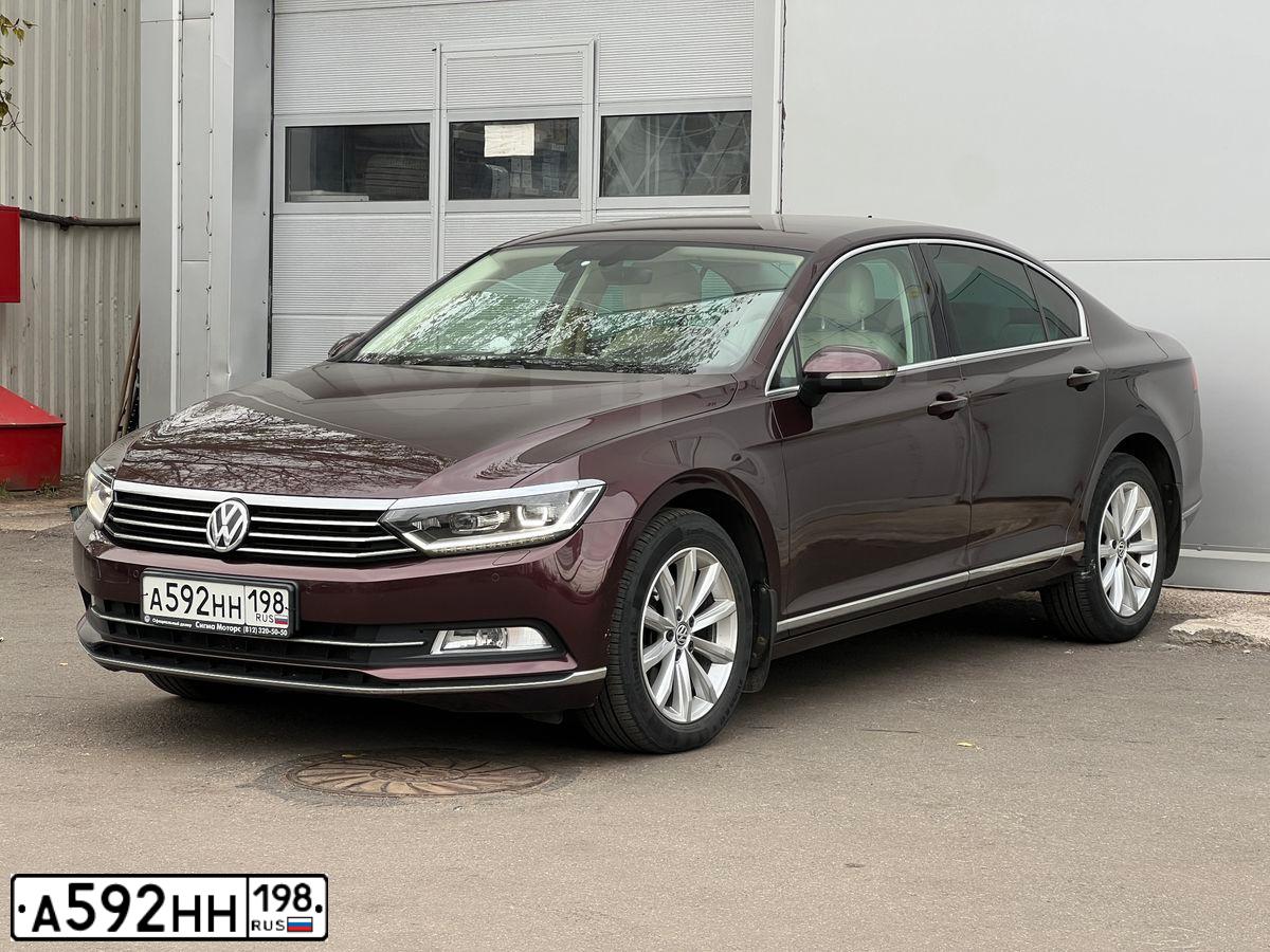 Фото автомобиля VOLKSWAGEN PASSAT, 2018 — госномер А592НН198. Цвет: БОРДОВЫЙ