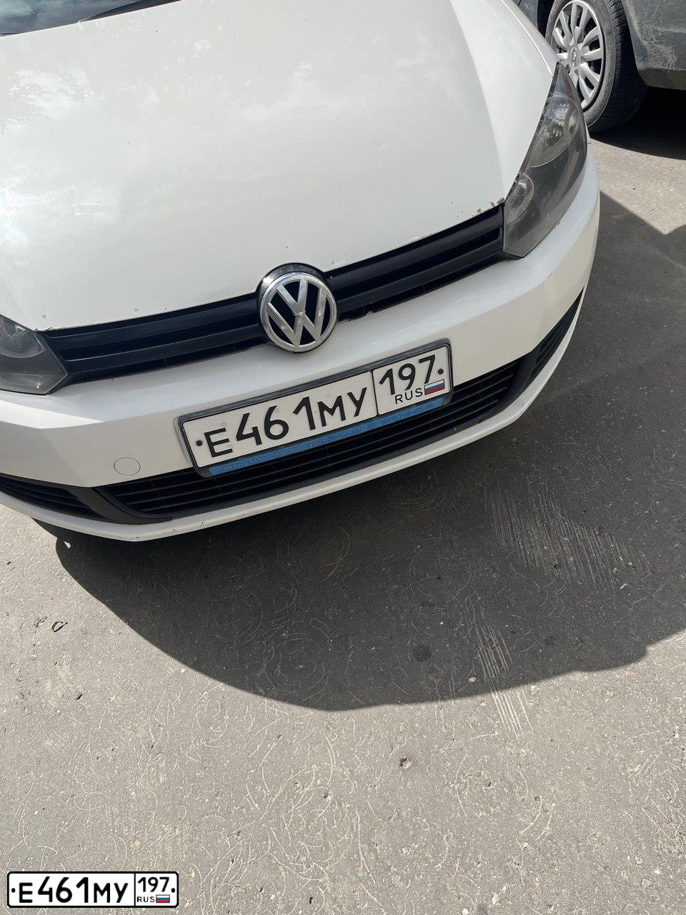 Фото автомобиля VOLKSWAGEN GOLF, 2011 — госномер Е461МУ197. Цвет: БЕЛЫЙ