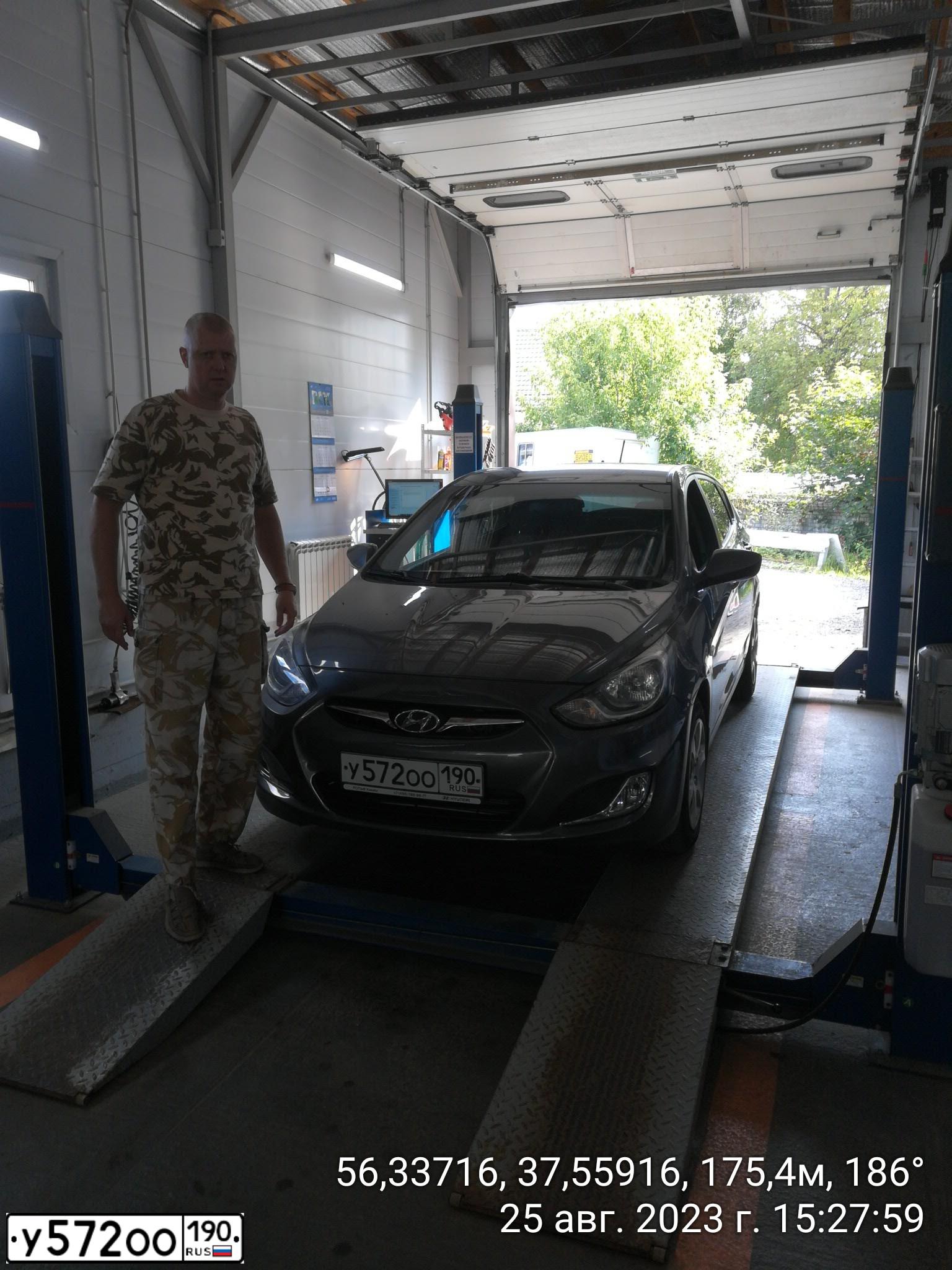 Фото автомобиля HYUNDAI SOLARIS, 2011 — госномер В728РЕ790. Цвет: ЧЕРНО-СЕРЫЙ