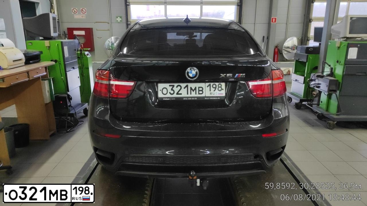 Фото автомобиля BMW X6M, 2013 — госномер О321МВ198. Цвет: ЧЕРНЫЙ