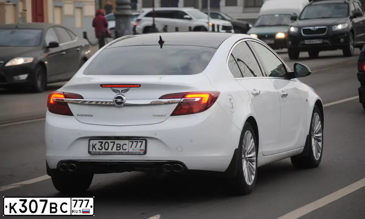 Фото автомобиля OPEL INSIGNIA, 2014 — госномер Т138ТС790. Цвет: Белый