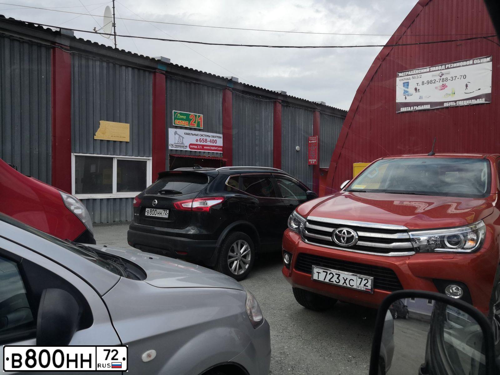 Фото автомобиля NISSAN QASHQAI, 2017 — госномер В800НН72. Цвет: ЧЕРНЫЙ