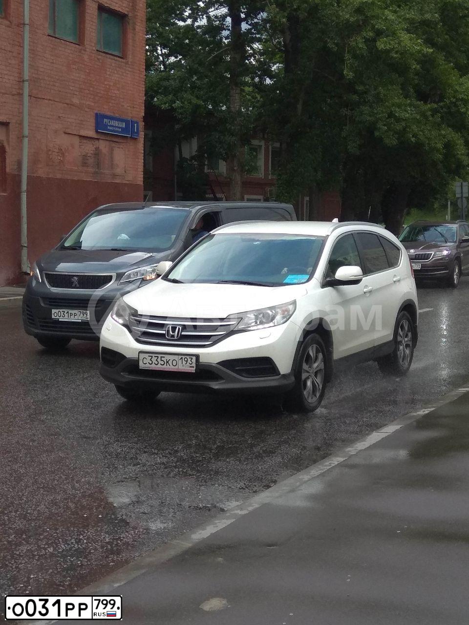 Фото автомобиля PEUGEOT EXPERT, 2022 — госномер О031РР799. Цвет: СЕРЫЙ