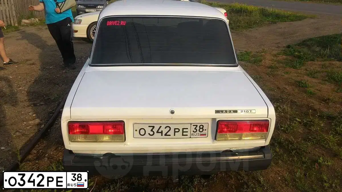 Фото автомобиля LADA 2107, 2007 — госномер М412МЕ138. Цвет: ЯРКО-БЕЛЫЙ