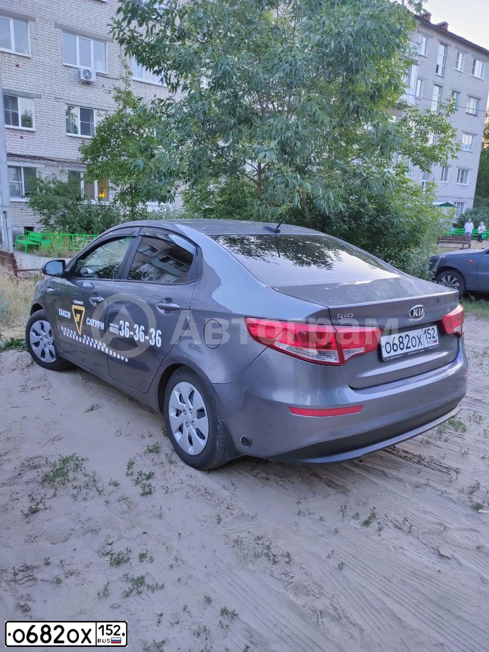 Фото автомобиля KIA RIO, 2016 — госномер О682ОХ152. Цвет: ТЕМНО-СЕРЫЙ