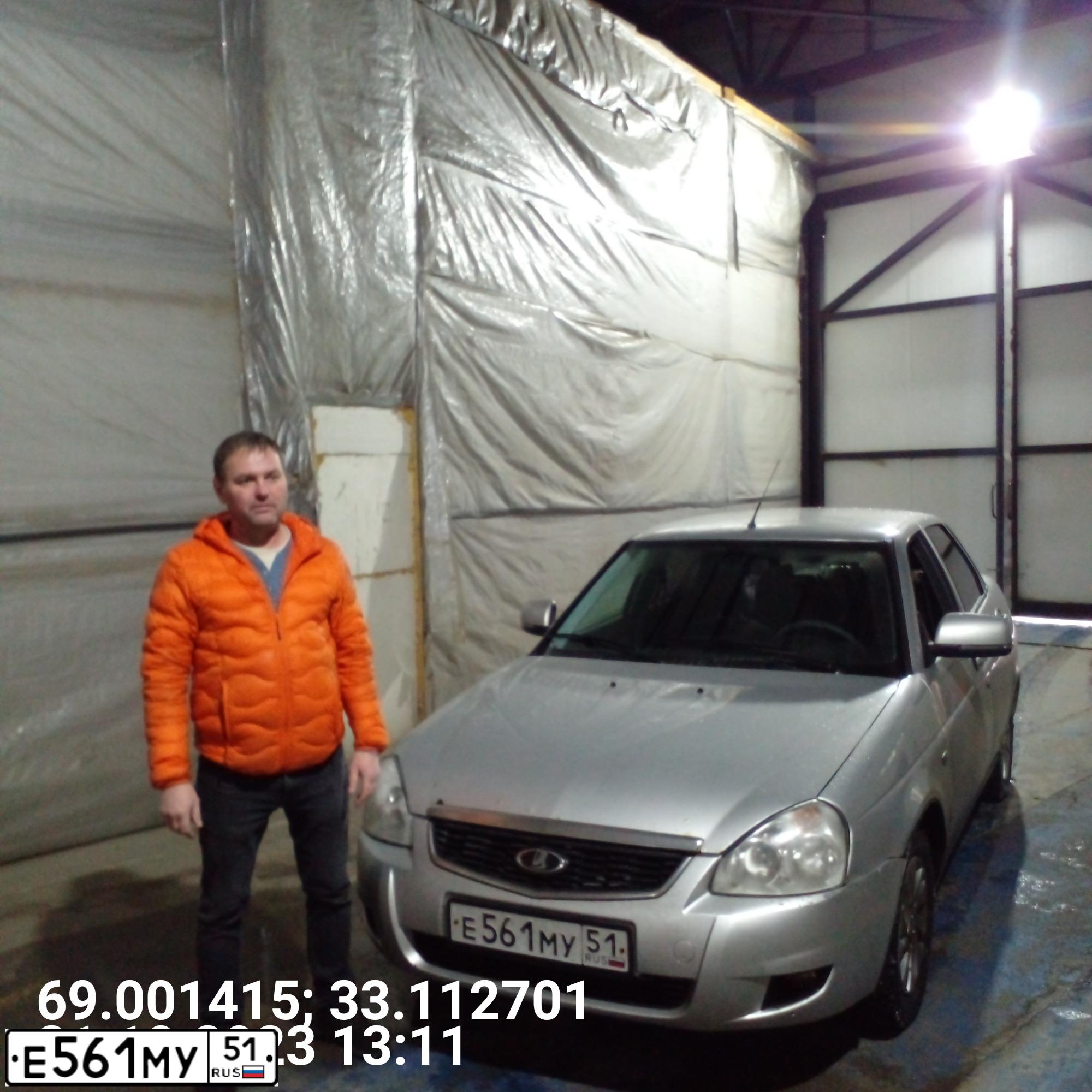 Фото автомобиля LADA 2170 PRIORA, 2014 — госномер Е134УО89. Цвет: СВЕТЛО-СЕРЕБРИСТЫЙ МЕТАЛЛ