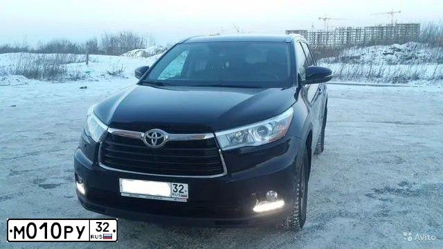 Фото автомобиля TOYOTA HIGHLANDER, 2014 — госномер М010РУ32. Цвет: ЧЕРНЫЙ
