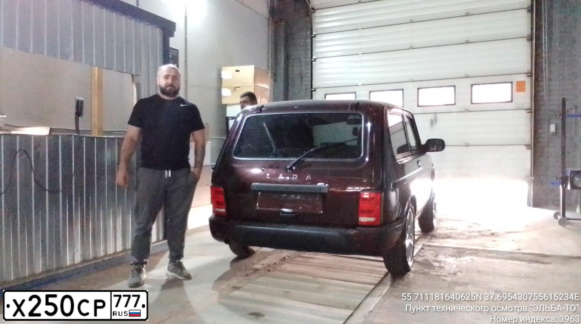 Фото автомобиля LADA 2121 NIVA, 2016 — госномер О374КХ71. Цвет: ТЕМНО - ВИШНЕВЫЙ