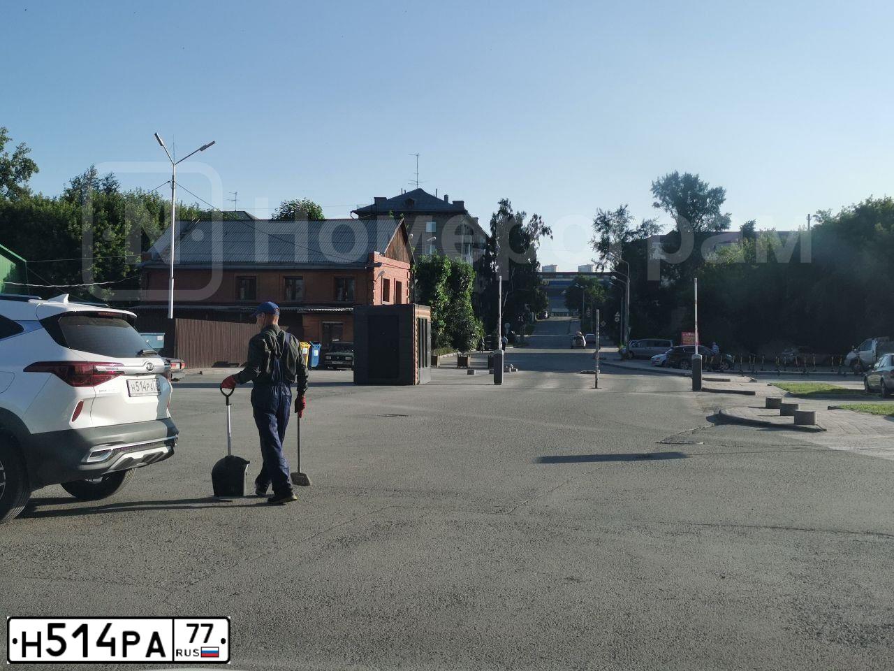 Фото автомобиля HONDA CR-V, 2013 — госномер У713АЕ50. Цвет: Коричневый