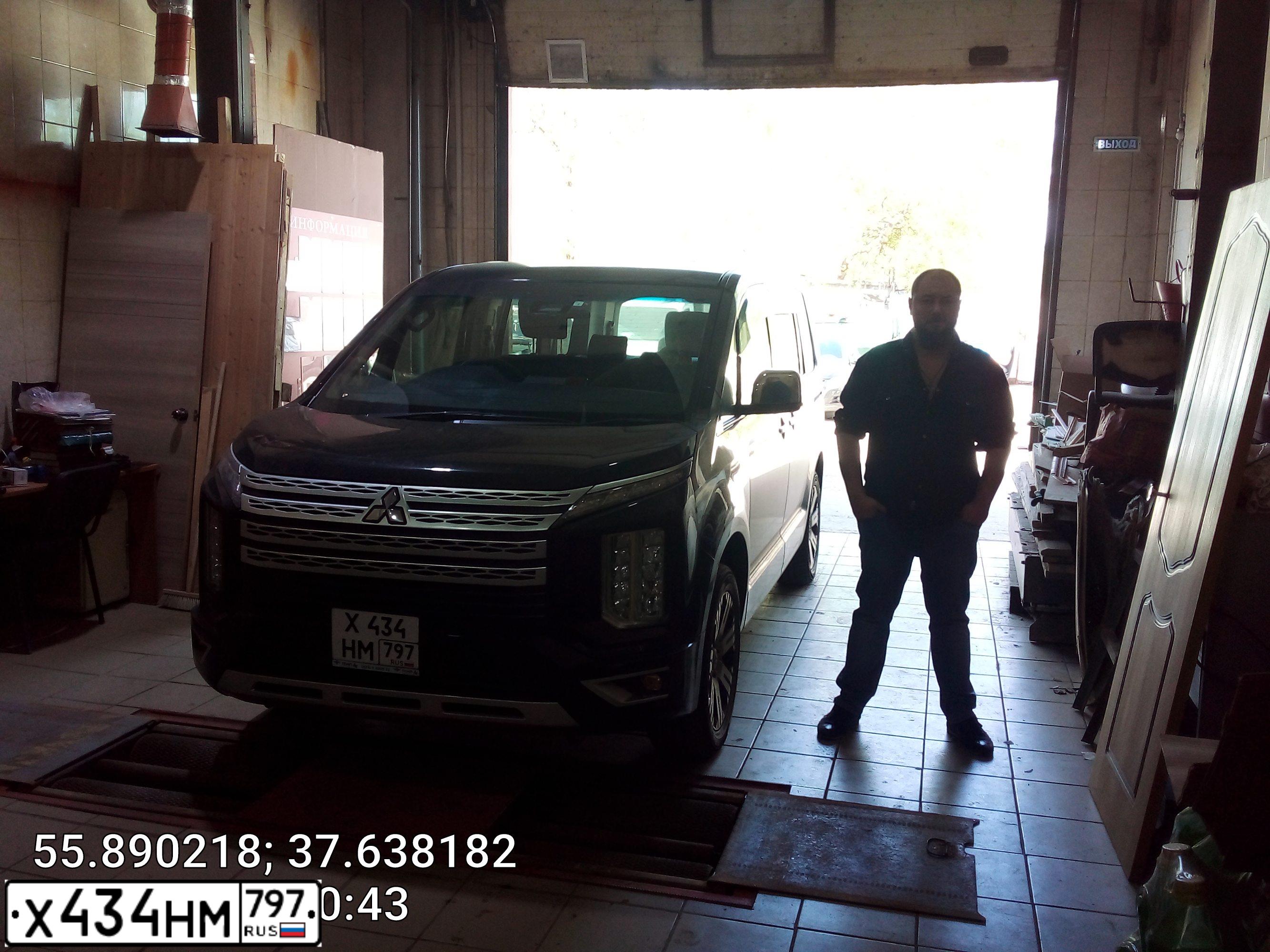 Фото автомобиля MITSUBISHI DELICA D:5 MITSUBISHI DELICA D:5, 2020 — госномер В624АР550. Цвет: Черный