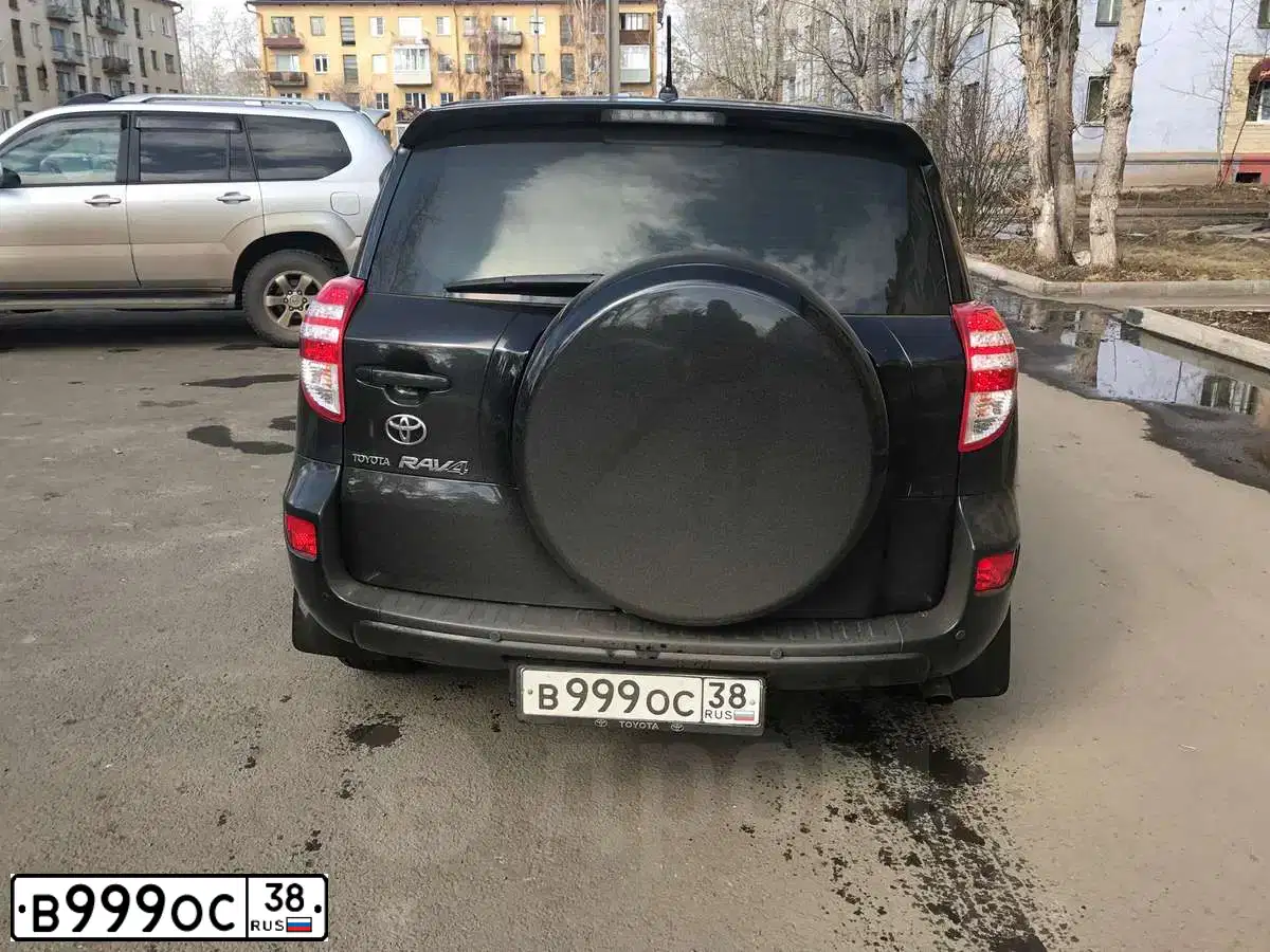 Фото автомобиля TOYOTA LANDCRUISER 200, 2011 — госномер К001НС38. Цвет: Серый