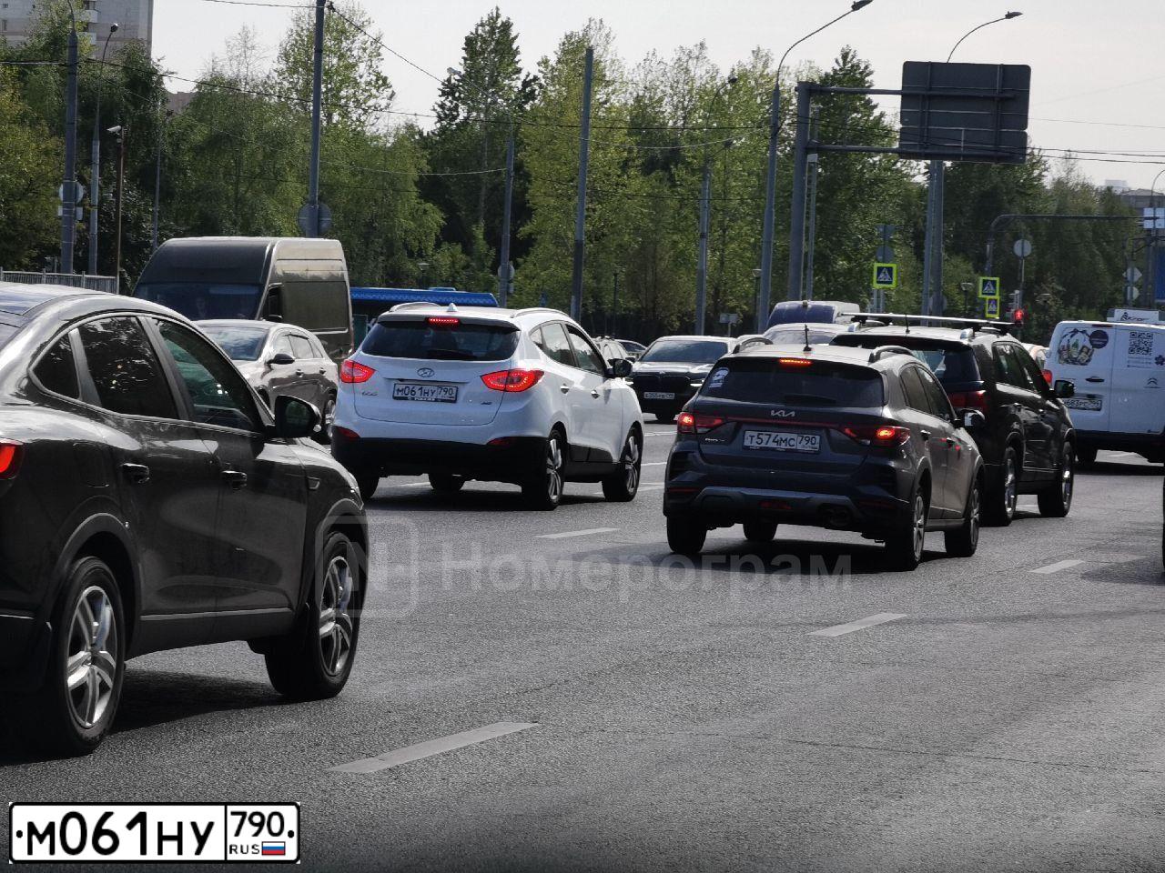 Фото автомобиля HYUNDAI IX35, 2015 — госномер Е009ОТ777. Цвет: Белый