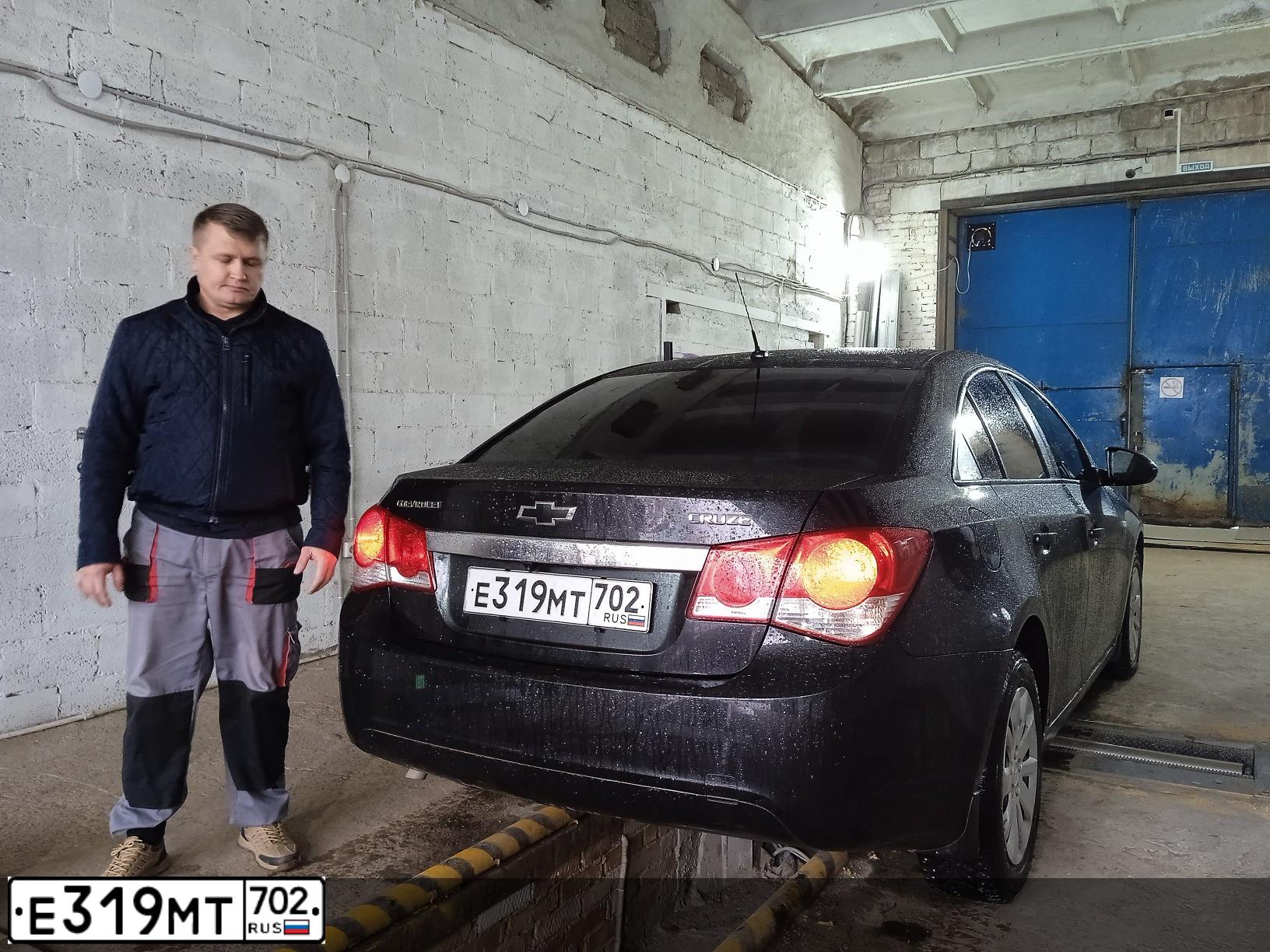 Фото автомобиля CHEVROLET CRUZE, 2012 — госномер Е319МТ702. Цвет: ЧЕРНЫЙ МЕТАЛЛИК
