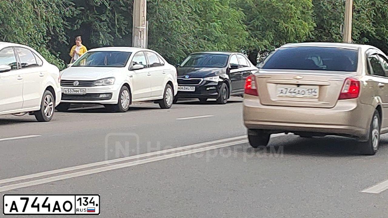 Фото автомобиля CHEVROLET LACETTI, 2007 — госномер А744АО134. Цвет: БЕЖЕВЫЙ