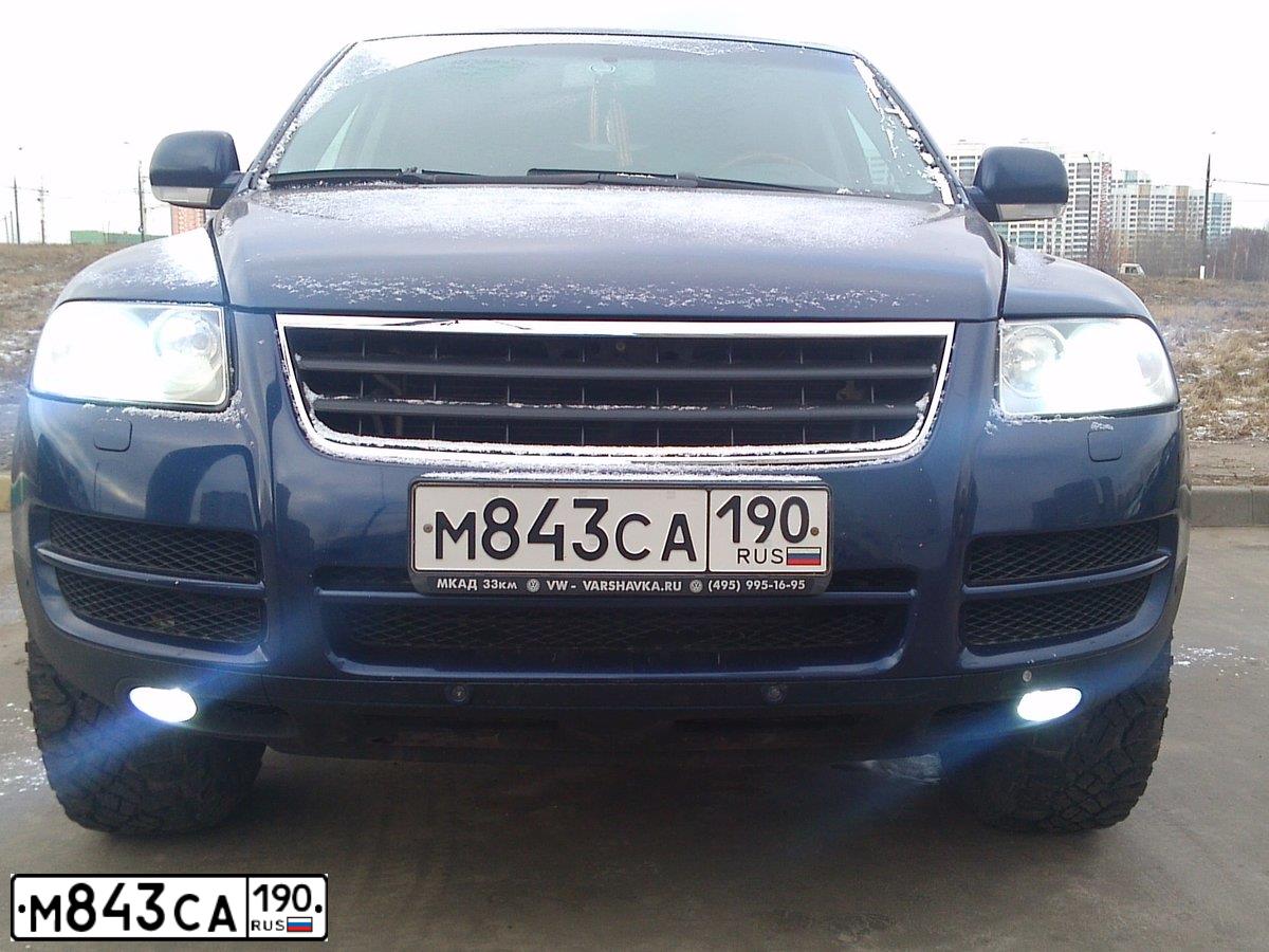 Фото автомобиля VOLKSWAGEN TOUAREG, 2003 — госномер М479СР10. Цвет: ТЕМНО-СИНИЙ