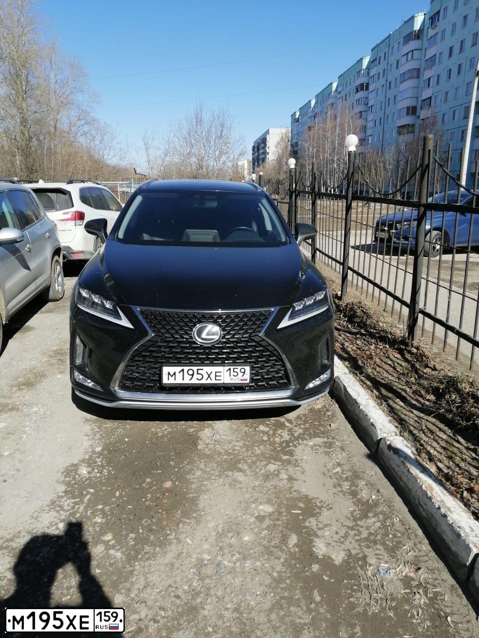 Фото автомобиля LEXUS RX, 2019 — госномер У595СК72. Цвет: ЧЕРНЫЙ