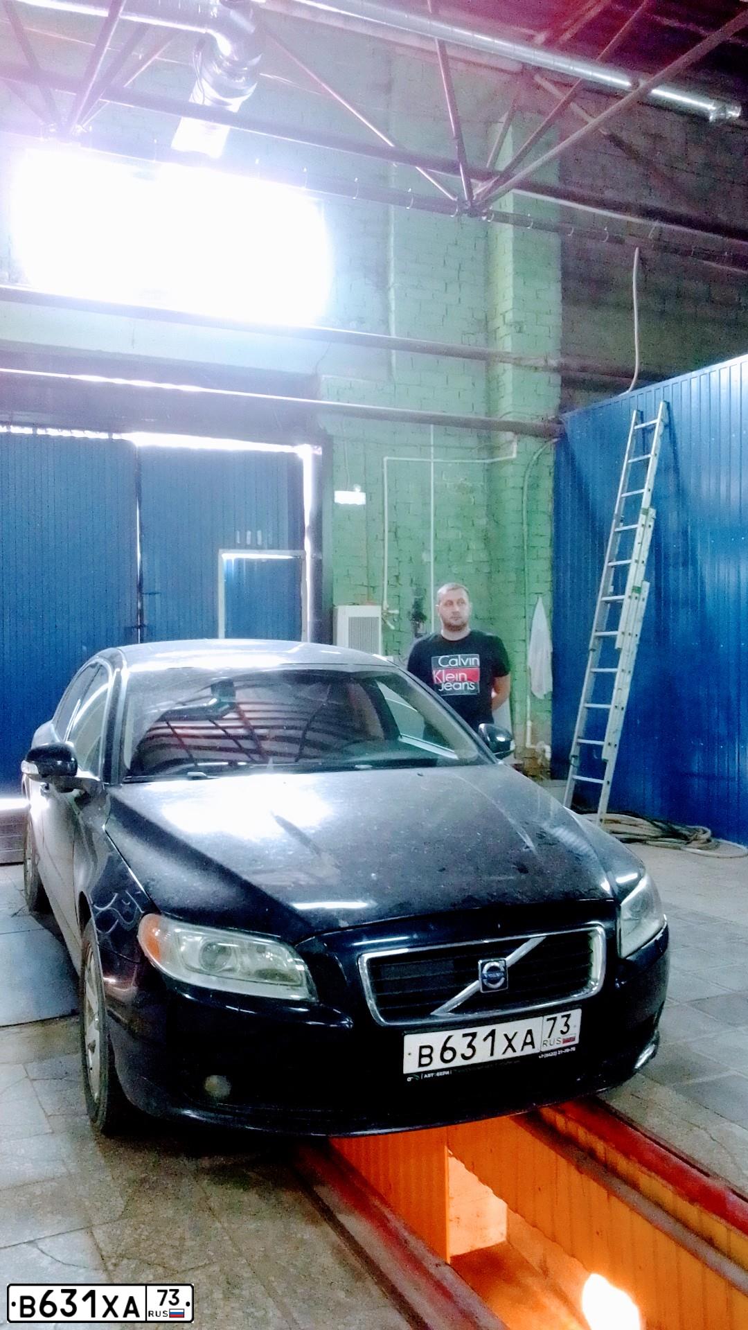 Фото автомобиля VOLVO S80, 2007 — госномер С124ХТ73. Цвет: Темно-синий