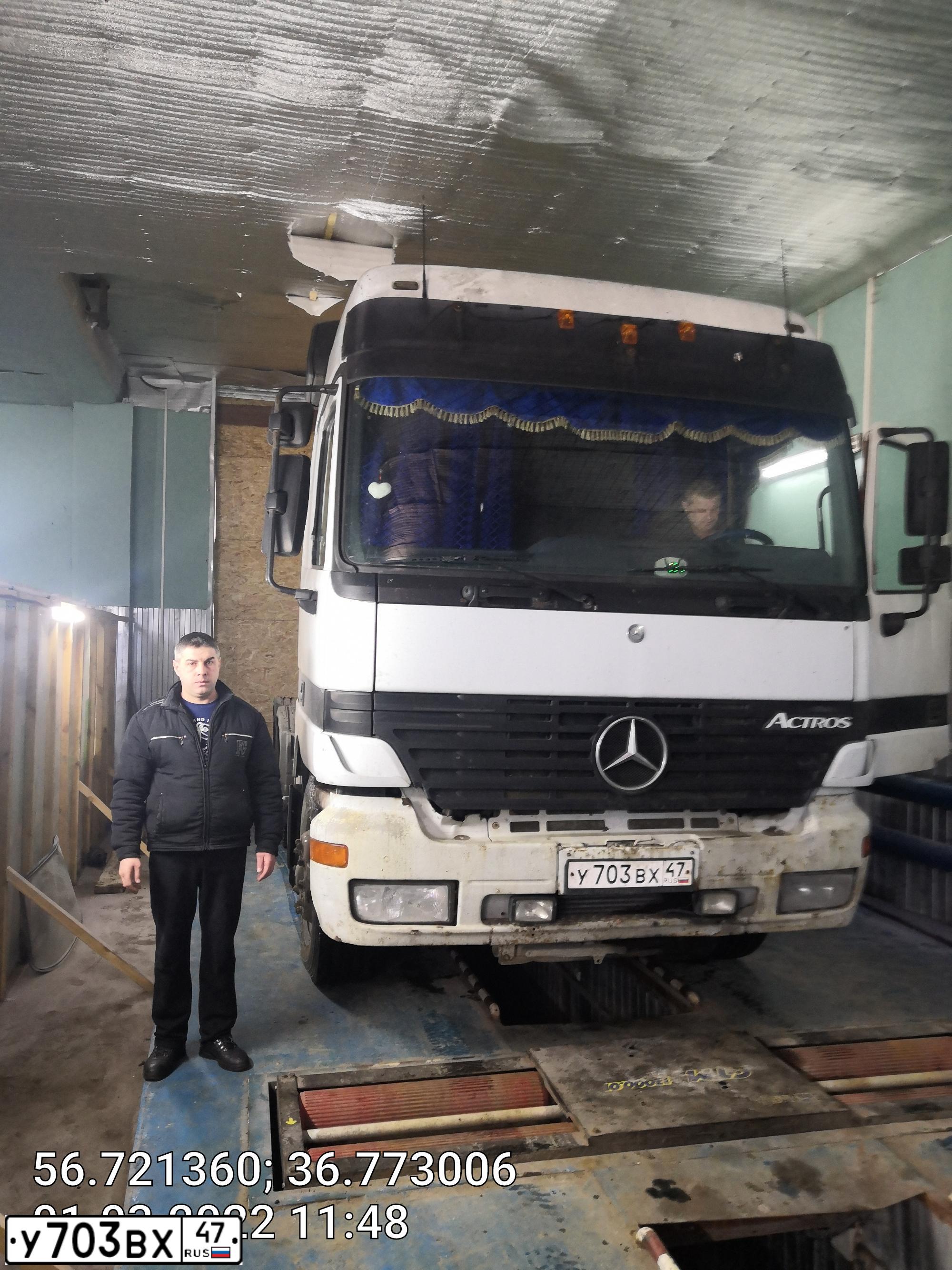 Фото автомобиля MERCEDES 2600-SERIE, 2000 — госномер У703ВХ47. Цвет: БЕЛЫЙ