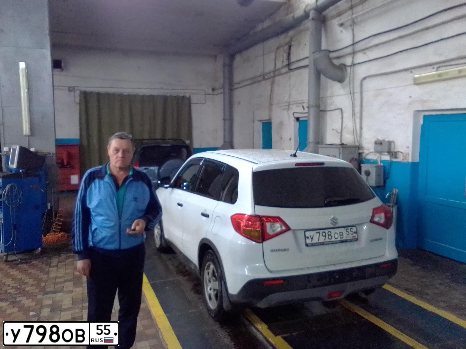 Фото автомобиля SUZUKI /GRAND/ VITARA, 2015 — госномер У798ОВ55. Цвет: Белый