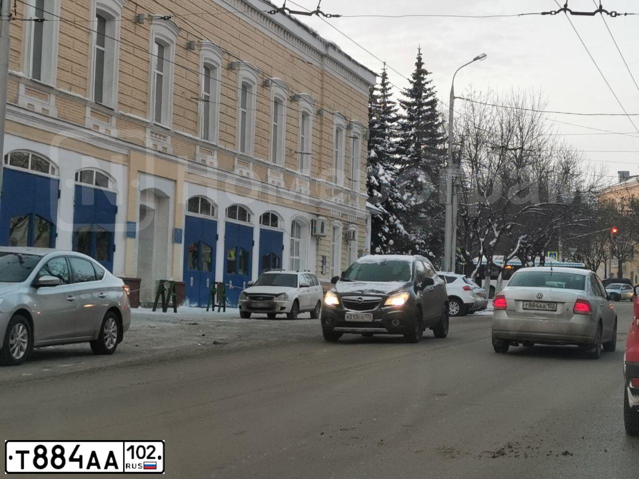 Фото автомобиля VOLKSWAGEN POLO, 2012 — госномер О092ХЕ702. Цвет: Серебристый