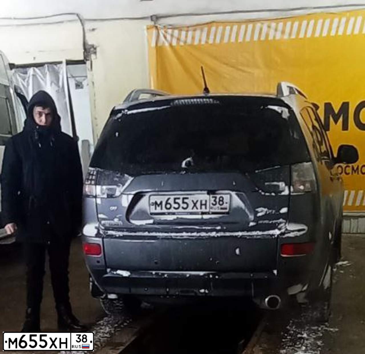 Фото автомобиля MITSUBISHI OUTLANDER, 2008 — госномер М655ХН38. Цвет: СЕРЫЙ