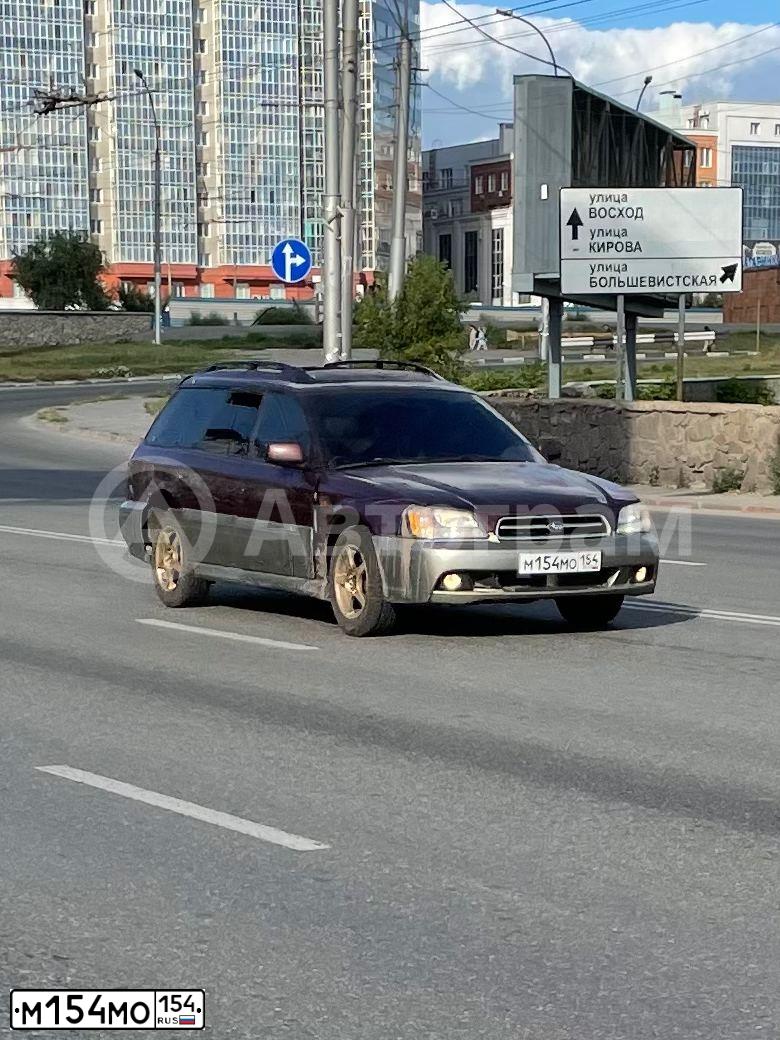Фото автомобиля SUBARU OUTBACK, 2000 — госномер М501ОВ154. Цвет: ВИШНЕВЫЙ