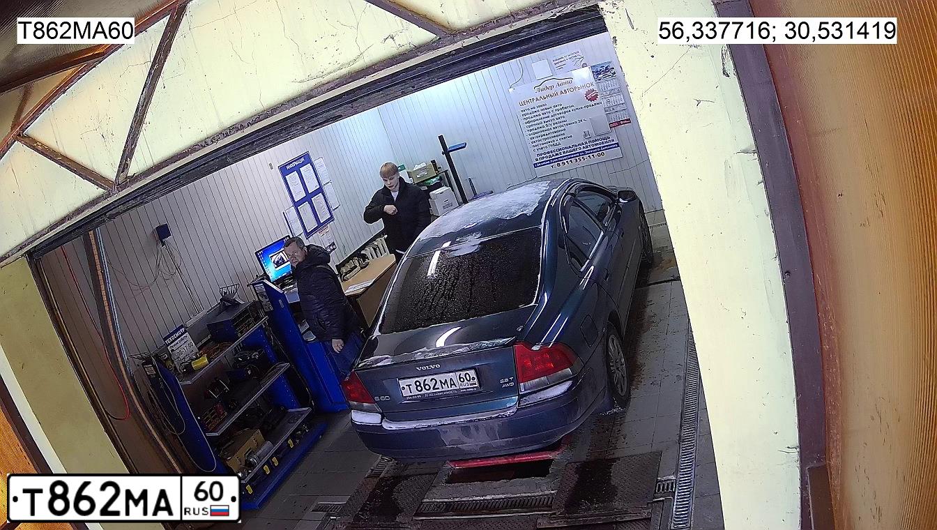 Фото автомобиля VOLVO S60, 2003 — госномер Р772ТО69. Цвет: ЗЕЛЕНЫЙ ТЕМНЫЙ