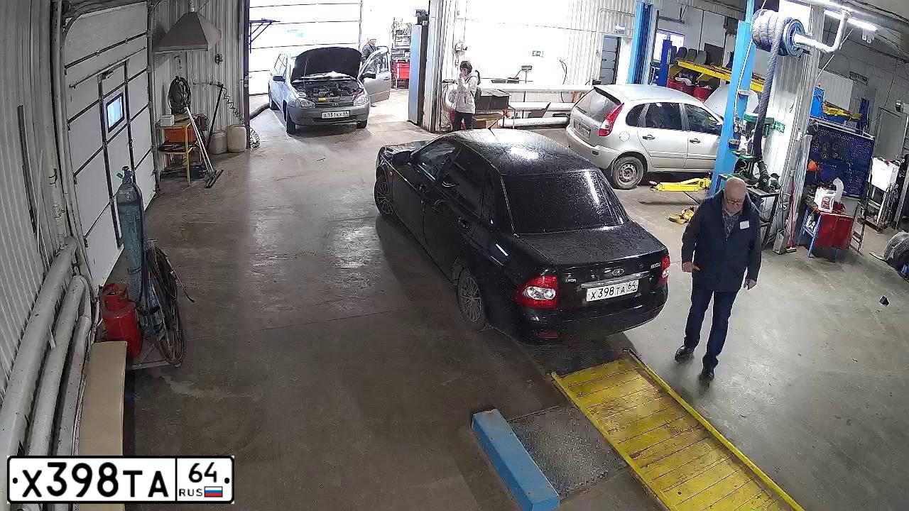 Фото автомобиля LADA 2170 PRIORA, 2012 — госномер К747ЕС164. Цвет: Сине-Черный