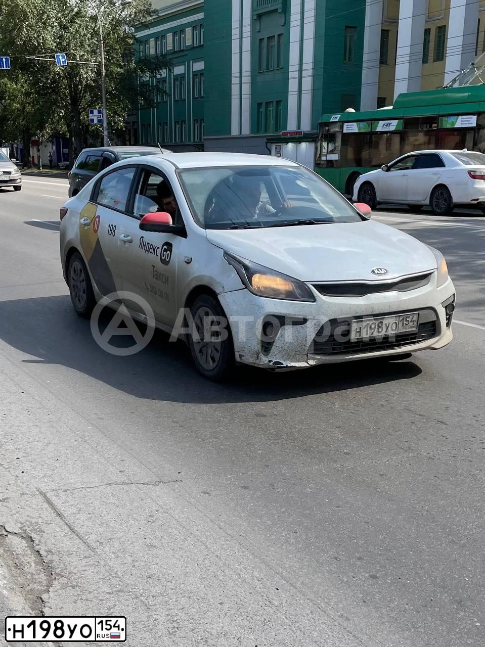 Фото автомобиля KIA RIO, 2019 — госномер О079ТС154. Цвет: Белый