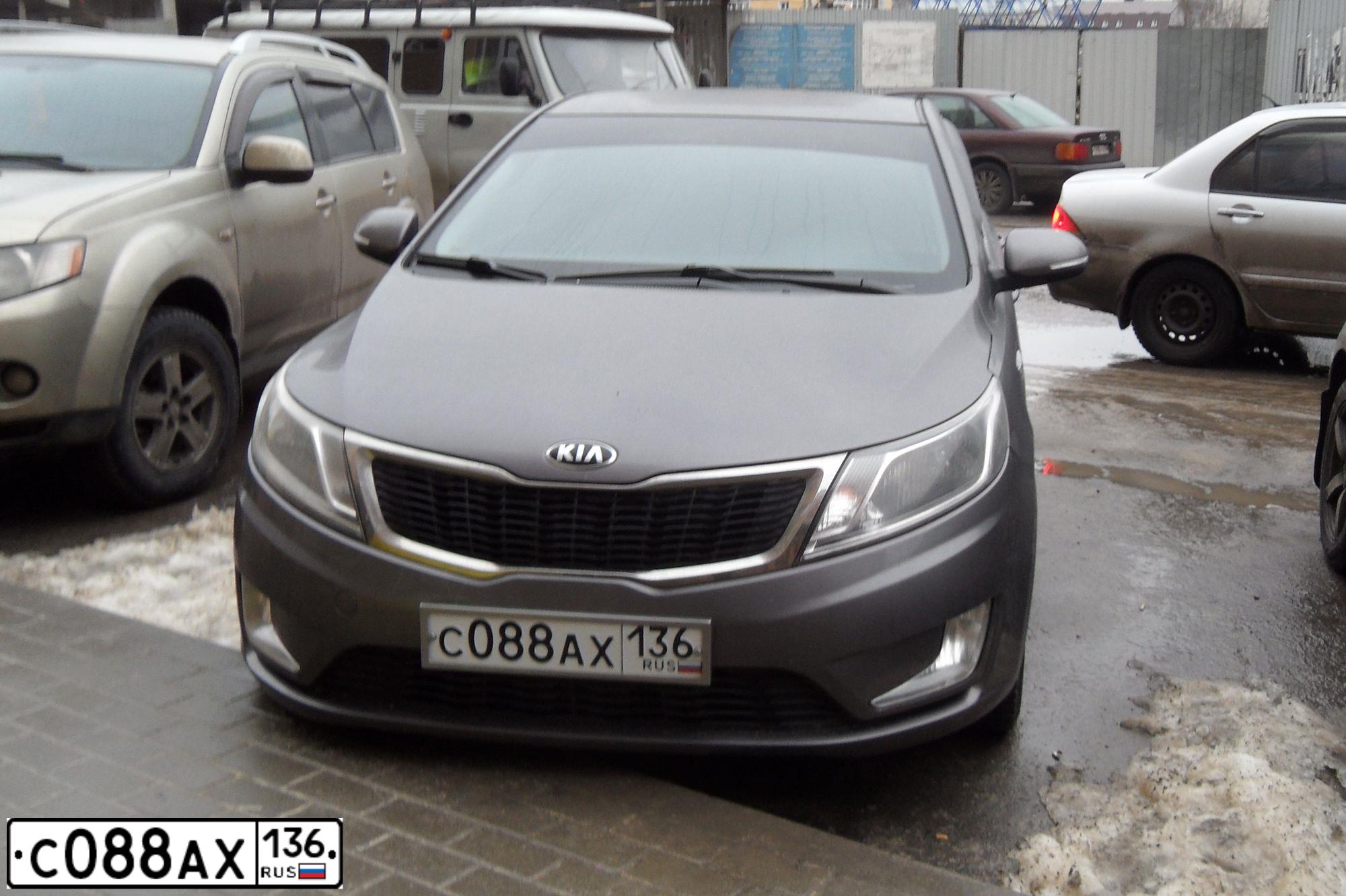 Фото автомобиля KIA RIO, 2013 — госномер У385АУ48. Цвет: СЕРЫЙ