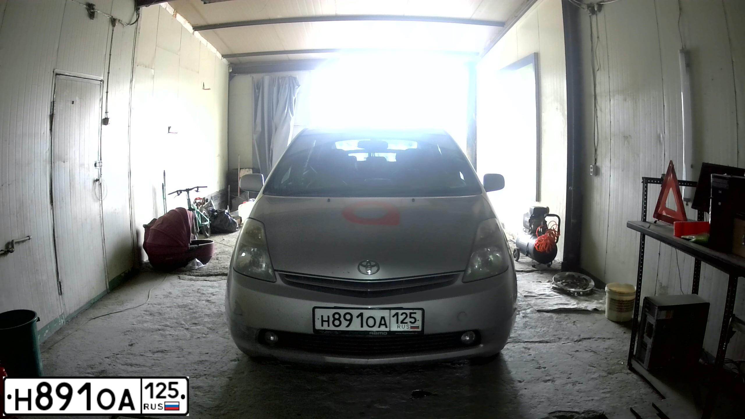 Фото автомобиля TOYOTA PRIUS, 2009 — госномер К374МУ14