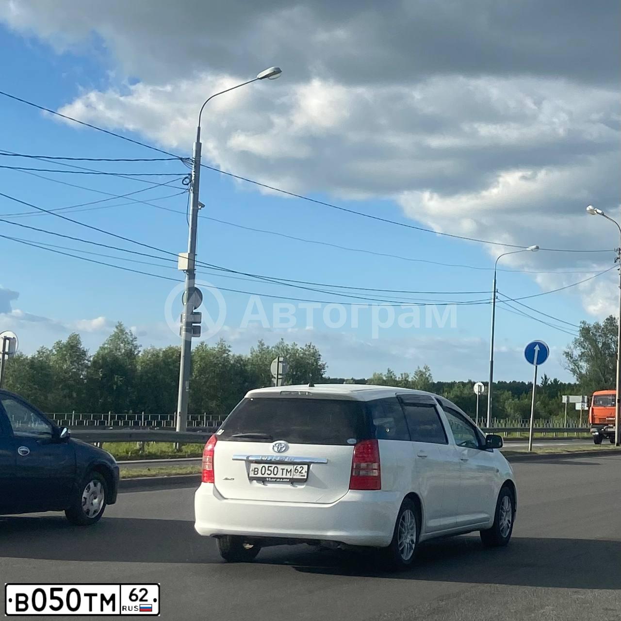 Фото автомобиля TOYOTA WISH, 2005 — госномер В050ТМ62