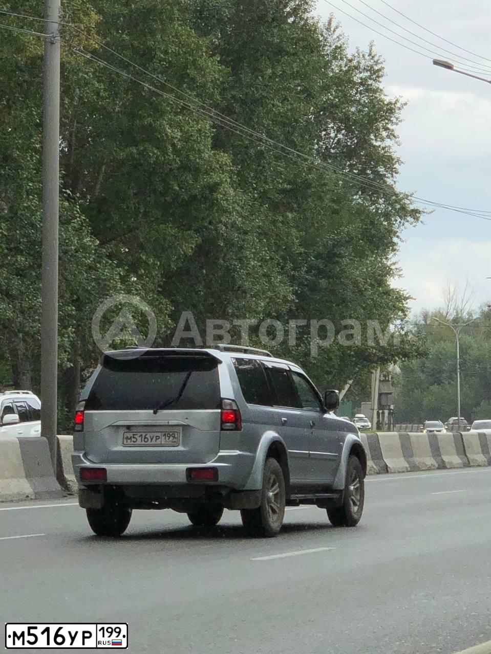 Фото автомобиля MITSUBISHI PAJERO SPORT, 2005 — госномер М516УР199. Цвет: СЕРЫЙ МЕТАЛЛИК