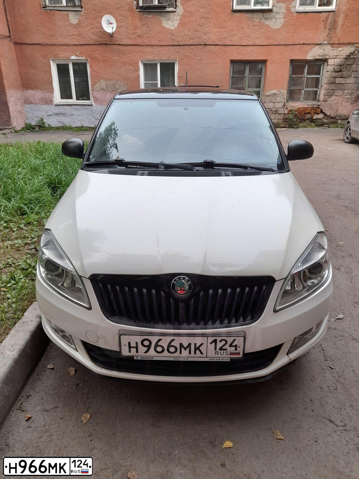 Фото автомобиля SKODA FABIA, 2012 — госномер А970РР124. Цвет: Белый