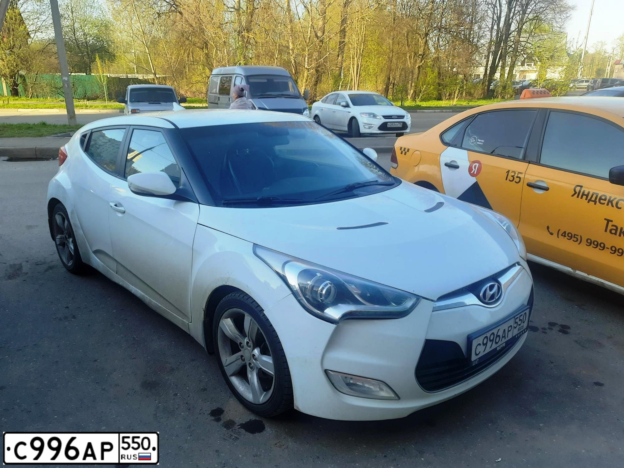 Фото автомобиля HYUNDAI VELOSTER, 2013 — госномер С996АР550. Цвет: Белый